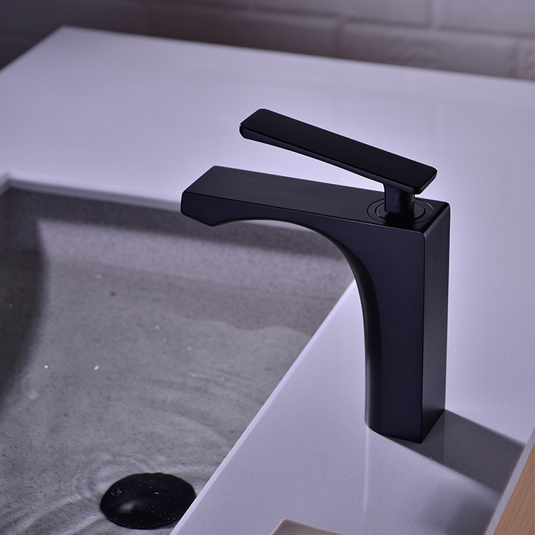 Оптовый смеситель для раковины с одной ручкой для монтажа на палубе, матовый черный латунный смеситель для ванной комнаты