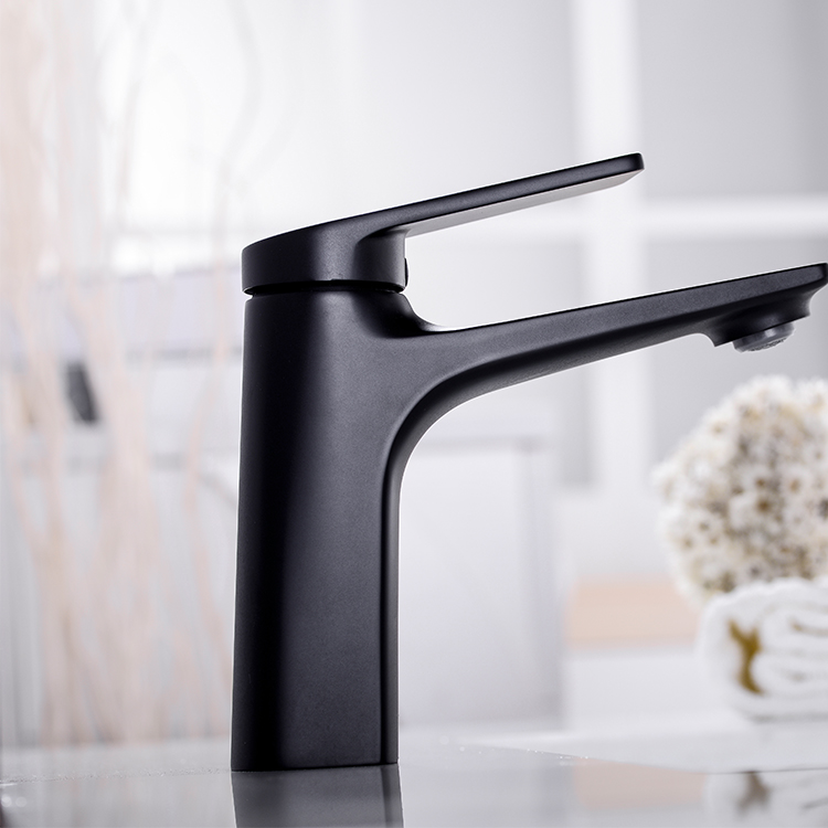 2021 современный матовый черный смеситель для умывальника с одной ручкой, установленный на палубе для ванной комнаты