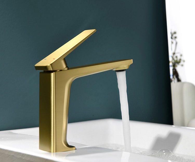 Высококачественный современный стиль из матовой золотой латуни, установленный на палубе, одно отверстие для умывальника, водопроводный кран, смеситель для ванной комнаты