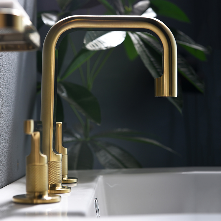 Роскошный дизайн, матовая золотая латунь, крепление на палубе, 8 дюймов, широко распространенный смеситель для ванной комнаты с двумя ручками, смеситель для раковины