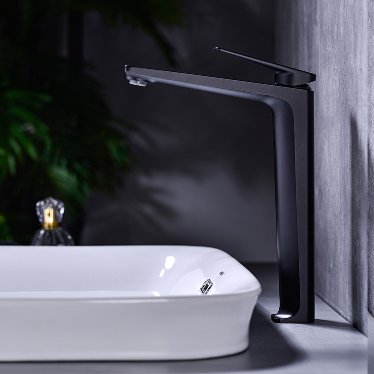 Популярный латунный корпус из цинка с одной ручкой для монтажа на палубе матовый черный водопад смеситель для ванной комнаты